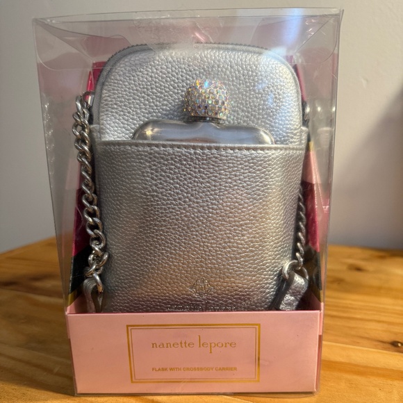 NANETTE LEPORE HOLIDAY PARTY RHINESTONE FLASK & SPARKLE Bag Purse SILVER NIB - Picture 2 of 8